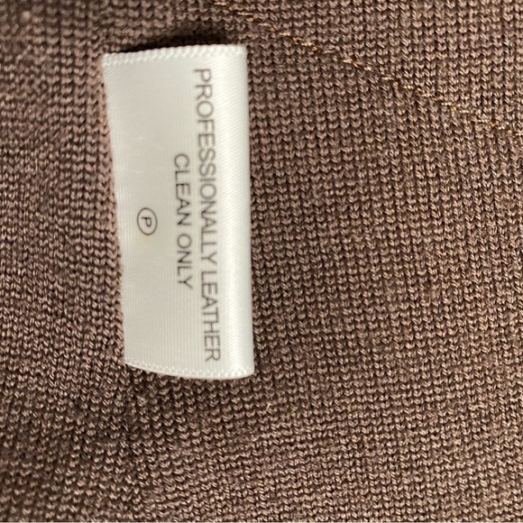 Women's Tan Leather Vest - Picture 14 of 16